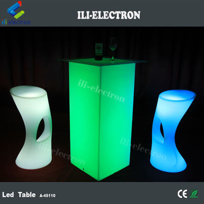 আউটডোর LED লাইট ককটেল টেবিল উচ্চ Cuboid PE প্লাস্টিকের উপাদান রিমোট কন্ট্রোল সঙ্গে