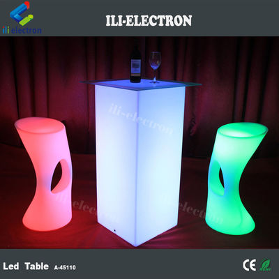আউটডোর LED লাইট ককটেল টেবিল উচ্চ Cuboid PE প্লাস্টিকের উপাদান রিমোট কন্ট্রোল সঙ্গে